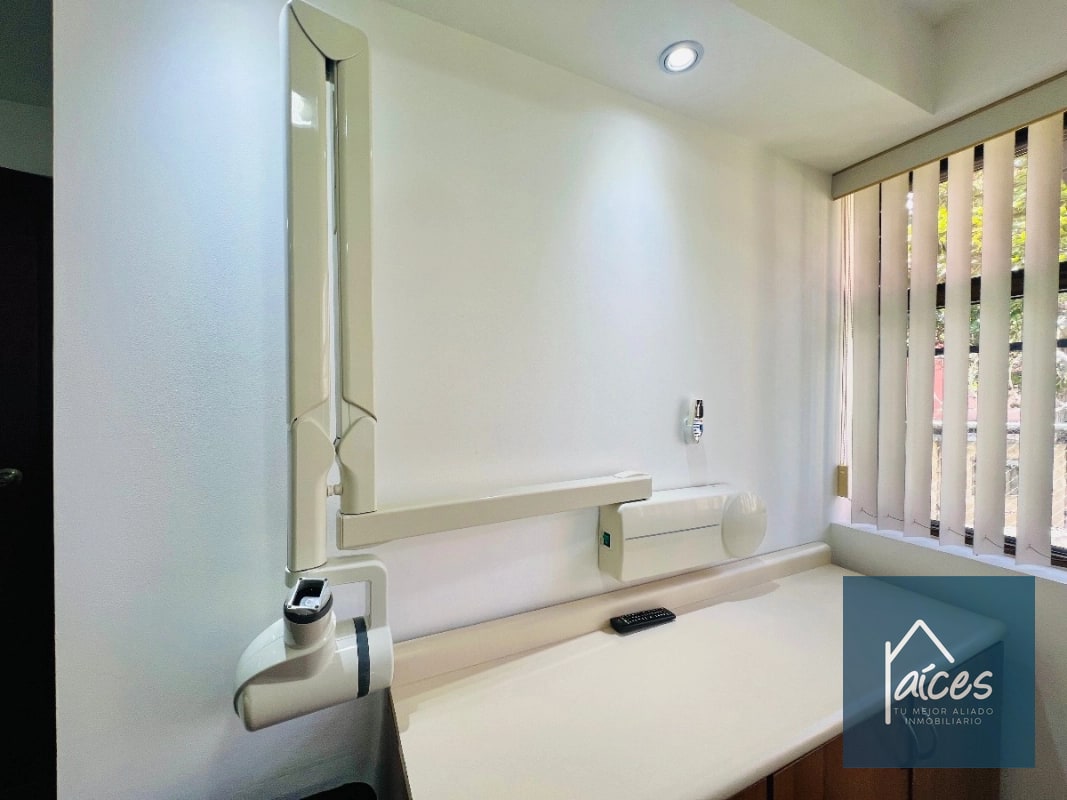 Clínica Odontológica en VENTA en Zona 10 (D) - 9