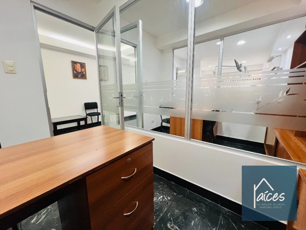 Clínica Odontológica en VENTA en Zona 10 (D) - 8