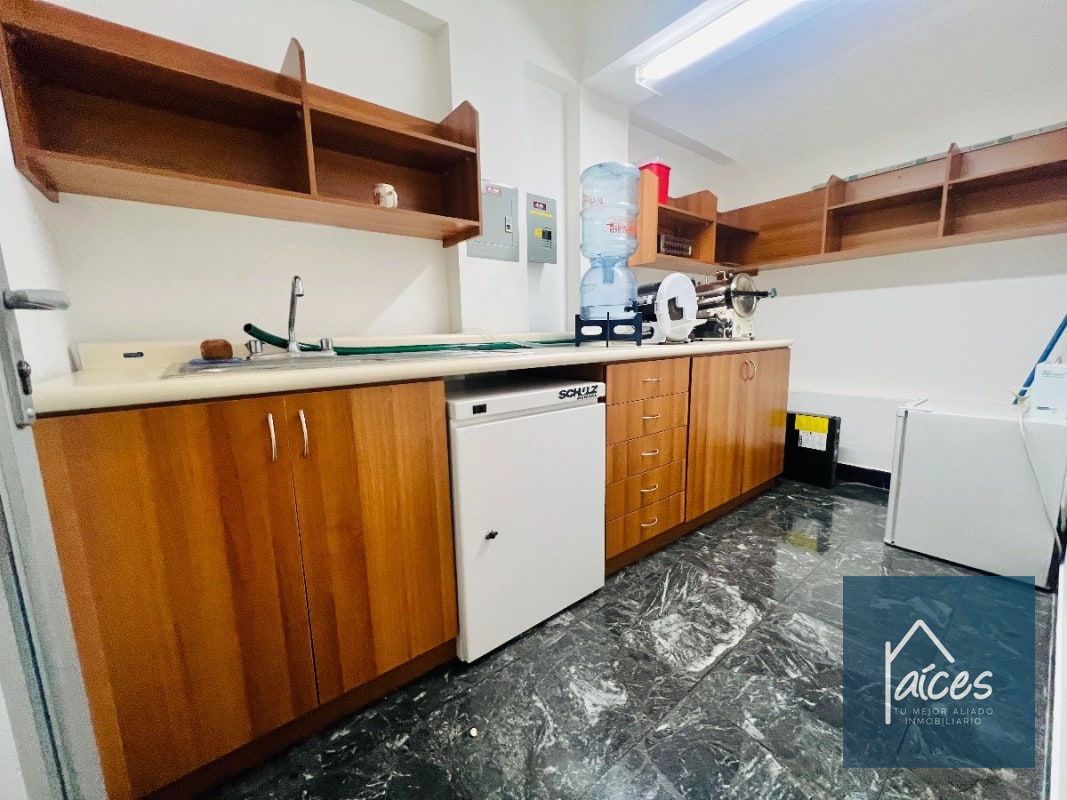 Clínica Odontológica en VENTA en Zona 10 (D) - 3