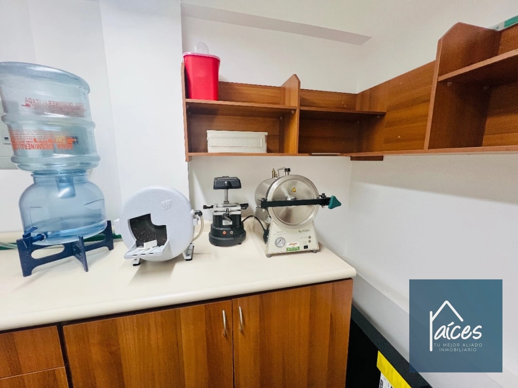 Clínica Odontológica en VENTA en Zona 10 (D) - 2