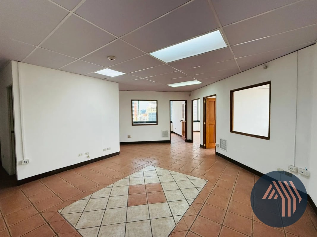 ALQUILER DE OFICINA TABICADA 154MT2 - MURANO CENTER, ZONA 10 - 12