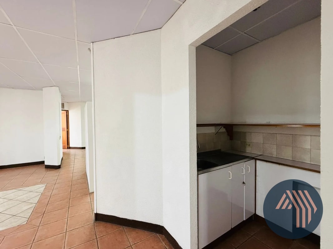 ALQUILER DE OFICINA TABICADA 154MT2 - MURANO CENTER, ZONA 10 - 9