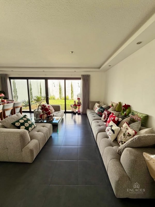 Zona 8 de Mixco • Casa en Renta • San Cristóbal • 3 habitaciones - 8