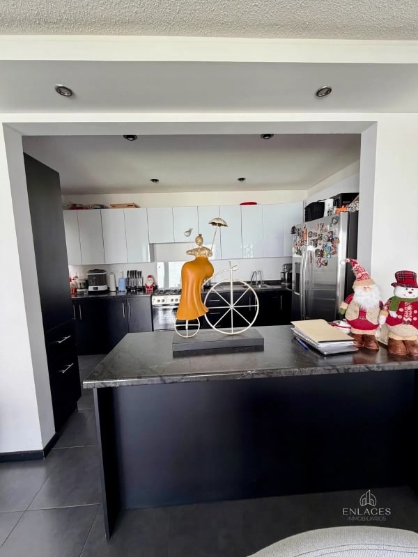 Zona 8 de Mixco • Casa en Renta • San Cristóbal • 3 habitaciones - 4
