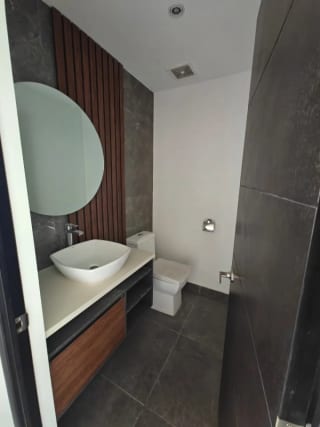 CLÍNICA MÉDICA EN VENTA – EDIFICIO RENOVATI | ZONA 10 — Clínica en Venta en Renovati, Zona 10, Guatemala, Ciudad — miniatura 3 de 7