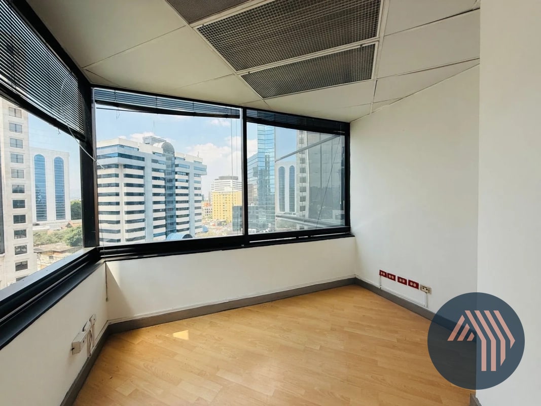 ALQUILER DE OFICINA TABICADA 151MT2 - MURANO CENTER, ZONA 10 - 7