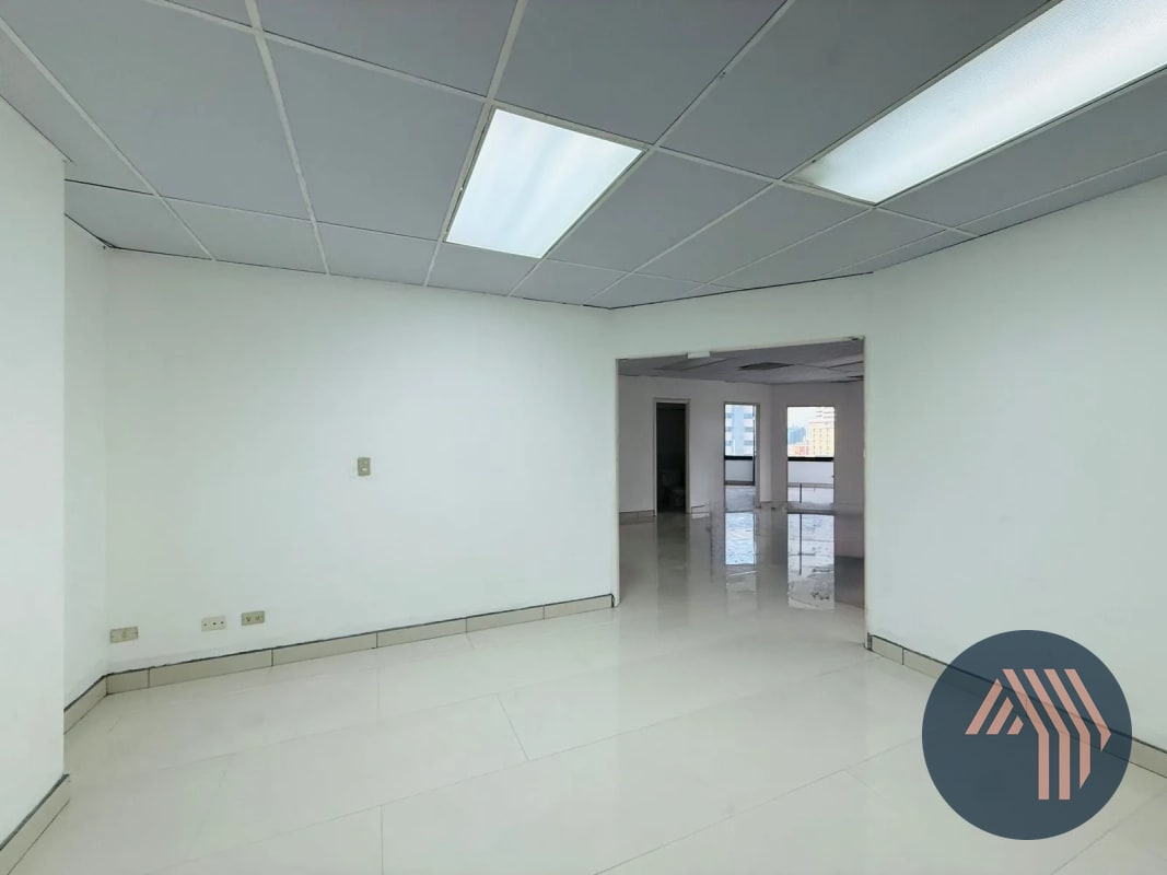 ALQUILER DE OFICINA TABICADA 185MT2 - MURANO CENTER, ZONA 10 - 11