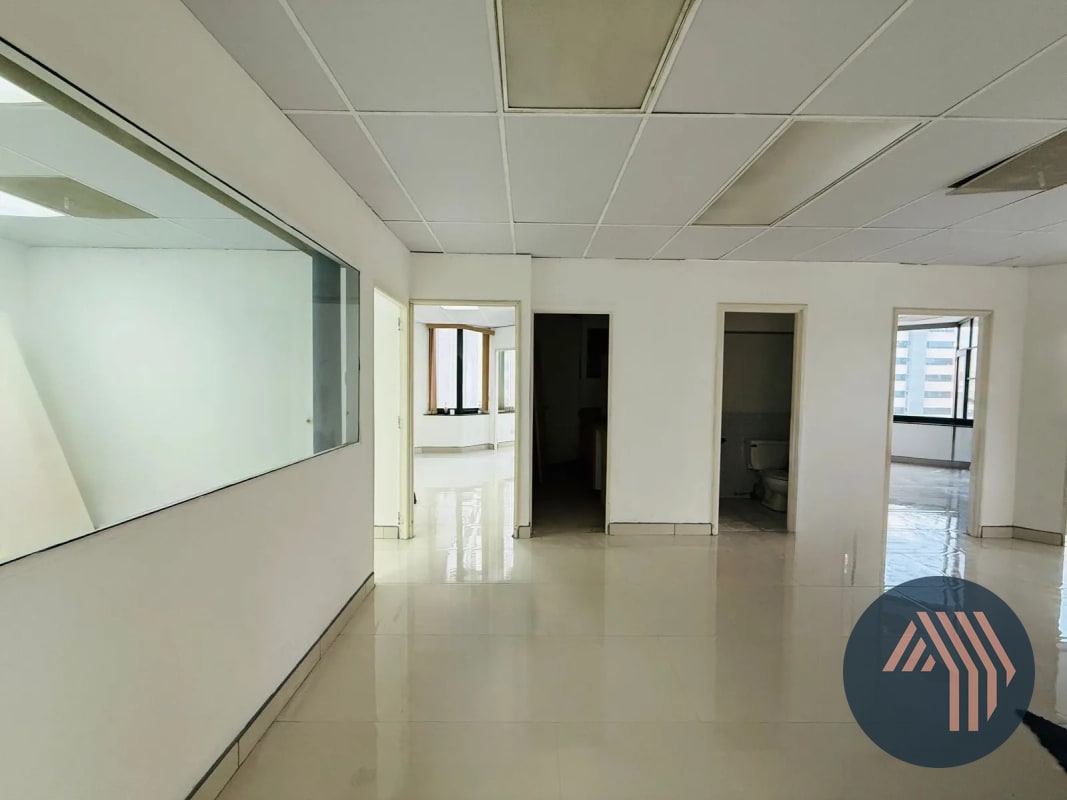 ALQUILER DE OFICINA TABICADA 185MT2 - MURANO CENTER, ZONA 10 - 10