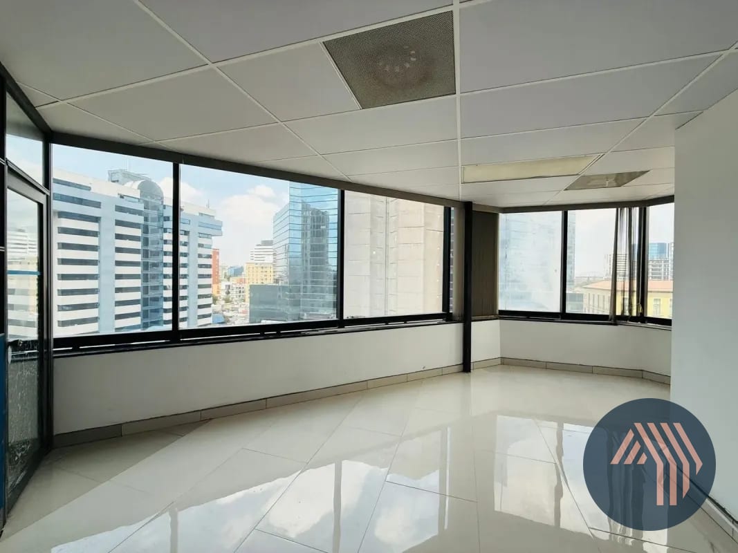 ALQUILER DE OFICINA TABICADA 185MT2 - MURANO CENTER, ZONA 10 — Oficina en Alquiler en Murano Center, Zona 10, Guatemala, Ciudad — foto 7 de 11