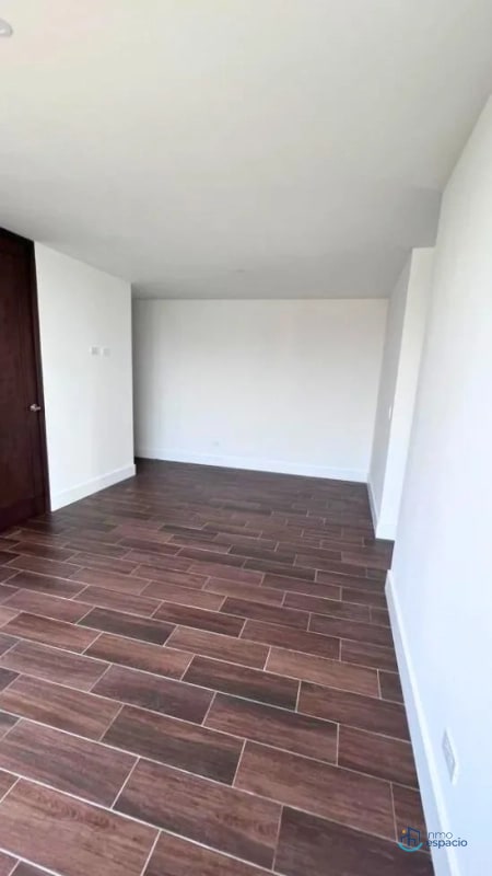Apartamento en Alquiler – Edificio Roselló Zona 13 - 16