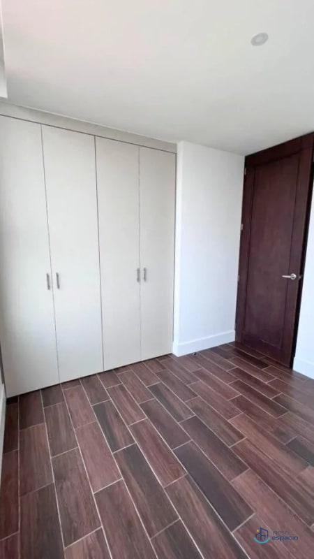 Apartamento en Alquiler – Edificio Roselló Zona 13 - 13