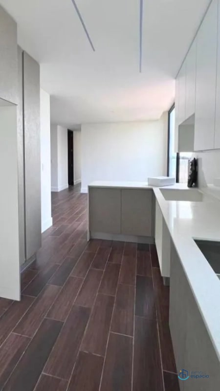 Apartamento en Alquiler – Edificio Roselló Zona 13 - 2