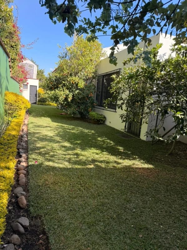 Preciosa residencia de un nivel en Lazos de Fraijanes — Casa en Venta en Lazos de Fraijanes, Carretera a El Salvador, Guatemala, Ciudad — foto 12 de 16