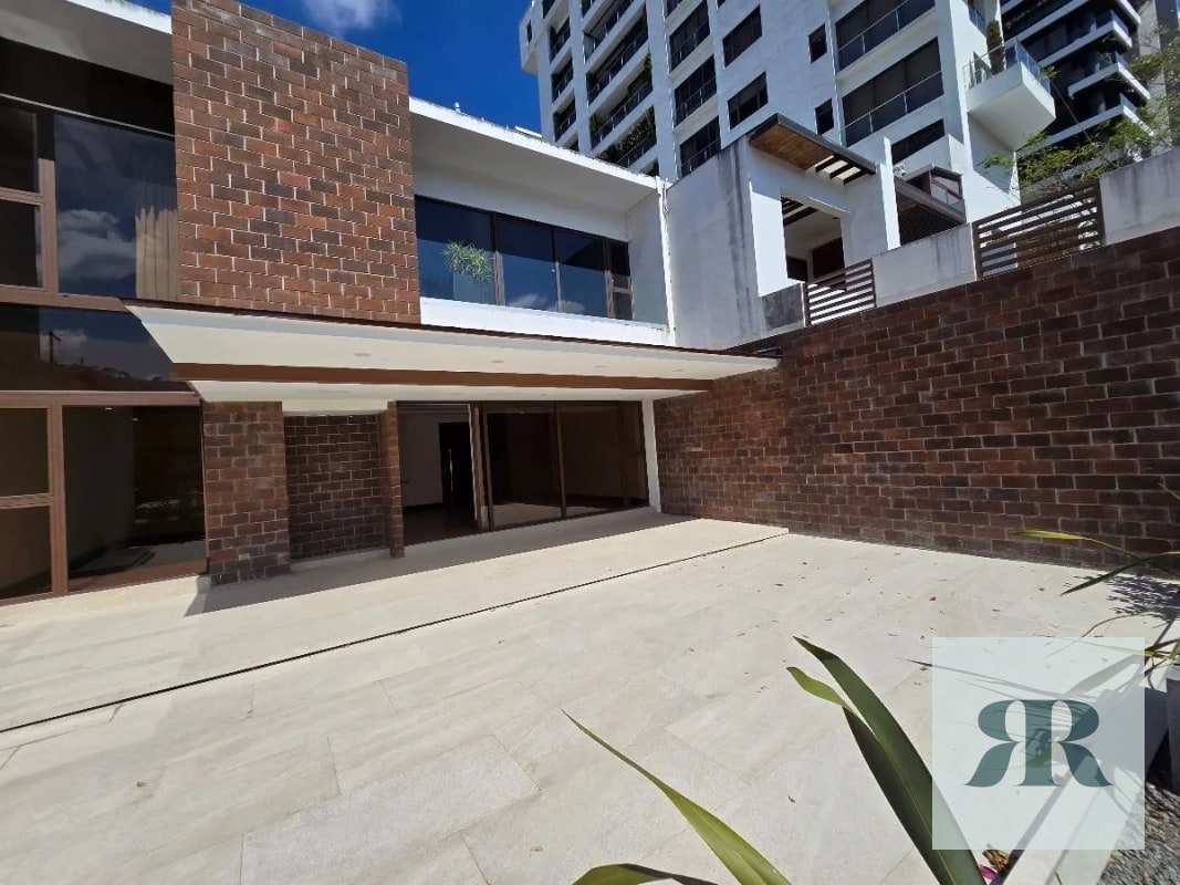 *Casa en Venta Vista Hermosa II, dentro de garita, 4 dormitorios* - 1