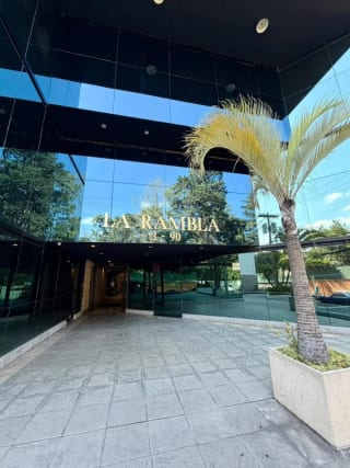ALQUILER DE OFICINA LA RAMBLA ZONA 14 — Oficina en Alquiler en La Rambla, Zona 14, Guatemala, Ciudad — miniatura 1 de 10
