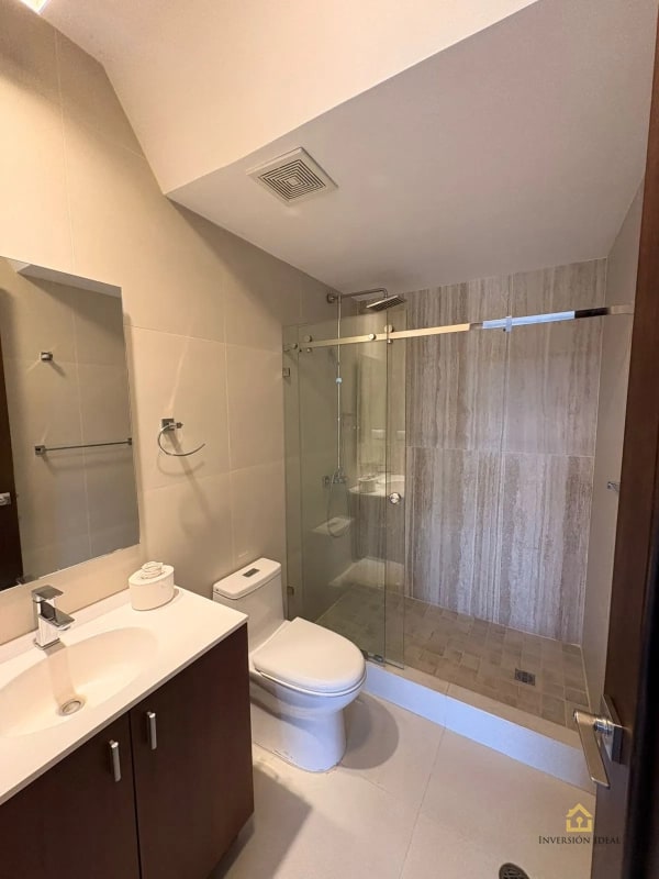 Apartamento en Renta - $1,275 | Edificio Taormina Z.15 | 2 Habitaciones + Bodega + Amenidades Top - 2