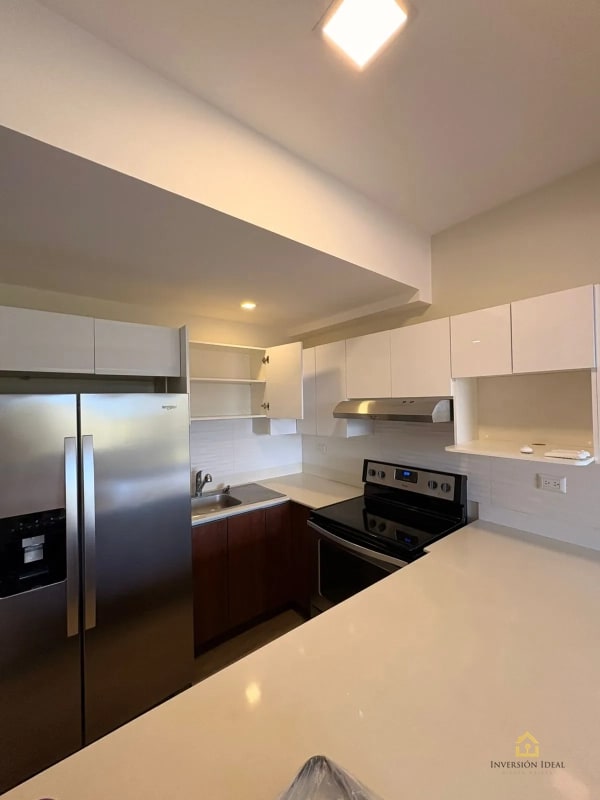 Apartamento en Renta - $1,275 | Edificio Taormina Z.15 | 2 Habitaciones + Bodega + Amenidades Top - 1