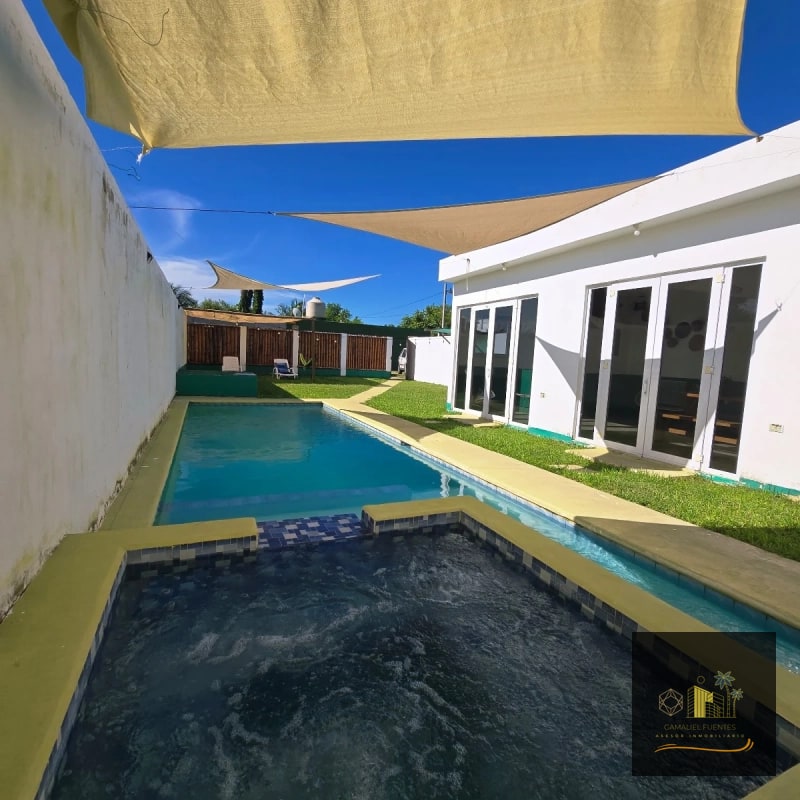 2 Casas de Playa en Venta en Monterrico - 1