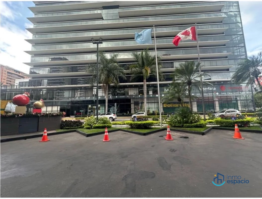 Oficina en Renta – Zona 10 | Frente a Oakland Mall y Design Center - 17