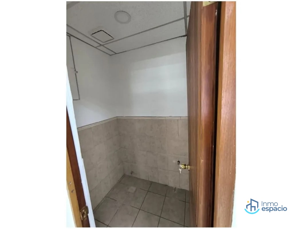 Oficina en Renta – Zona 10 | Frente a Oakland Mall y Design Center - 14