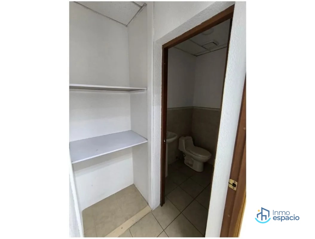 Oficina en Renta – Zona 10 | Frente a Oakland Mall y Design Center - 12