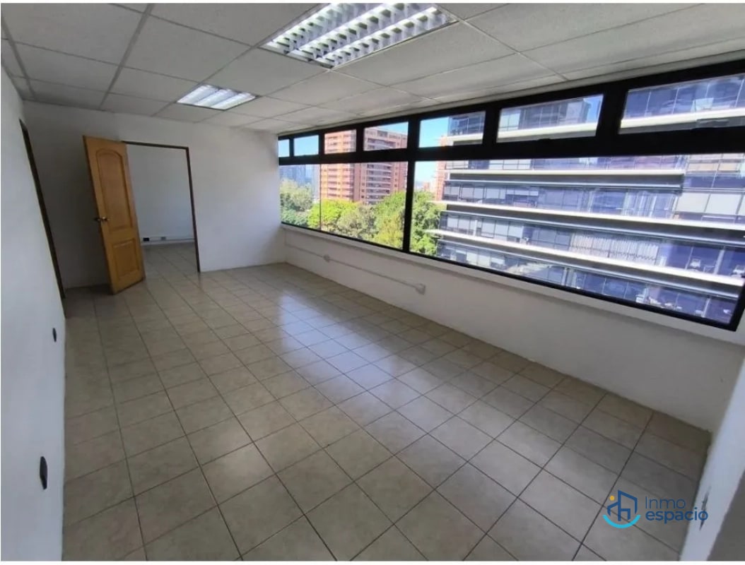Oficina en Renta – Zona 10 | Frente a Oakland Mall y Design Center - 7