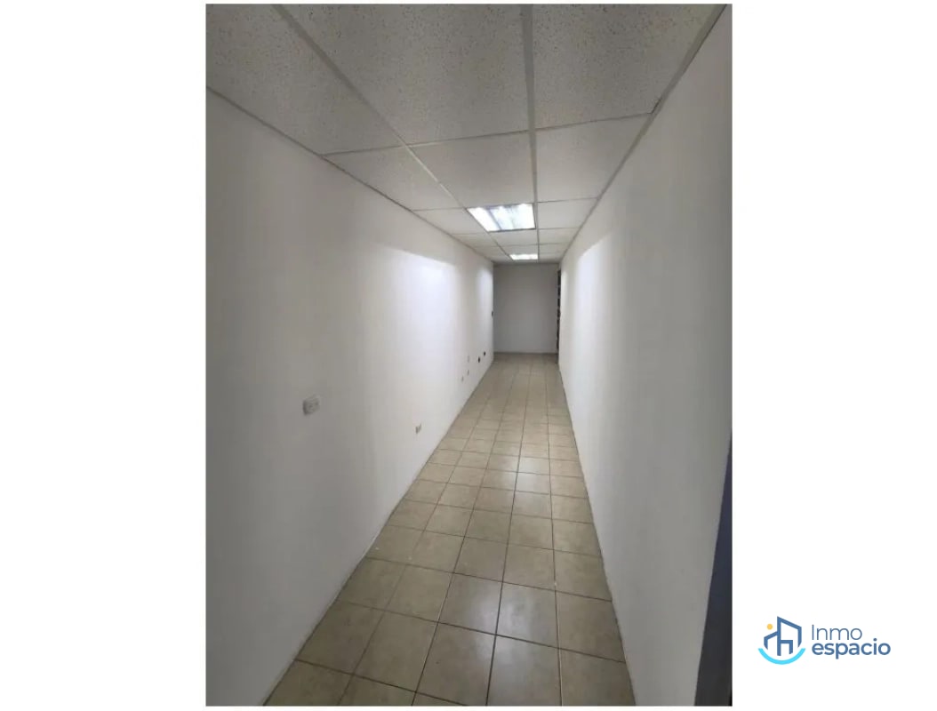 Oficina en Renta – Zona 10 | Frente a Oakland Mall y Design Center - 6