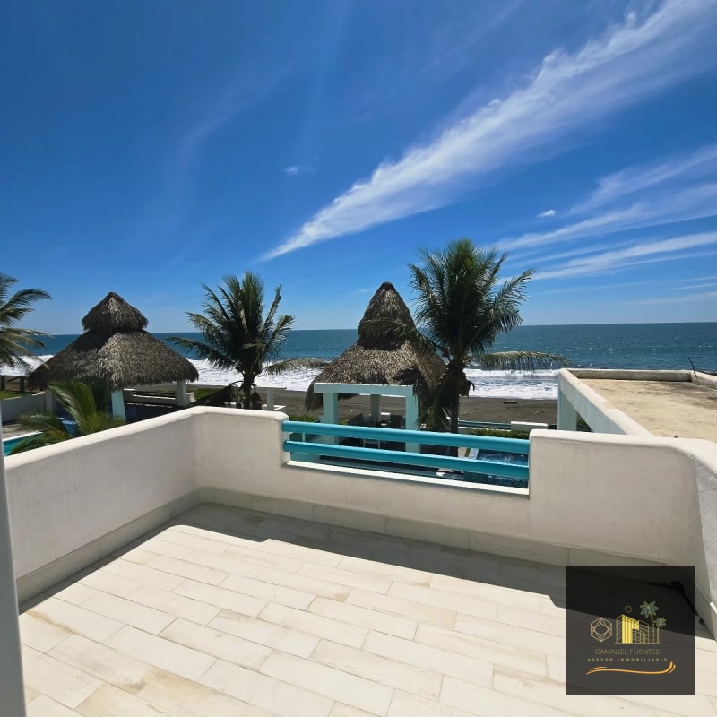 Casa De Playa en Venta Frente al mar en Monterrico - 17