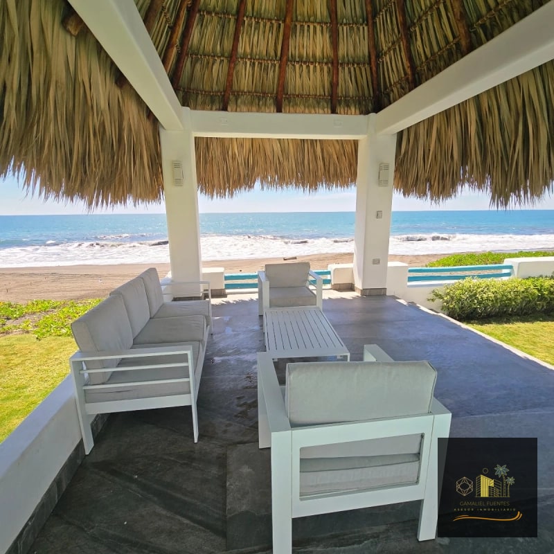 Casa De Playa en Venta Frente al mar en Monterrico - 14
