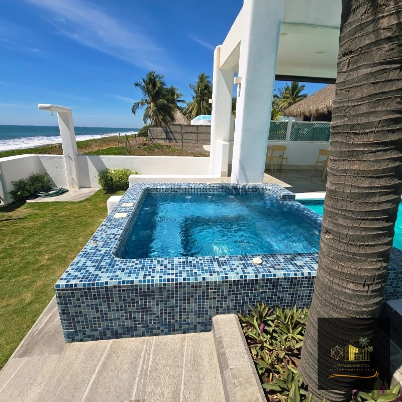 Casa De Playa en Venta Frente al mar en Monterrico - 13
