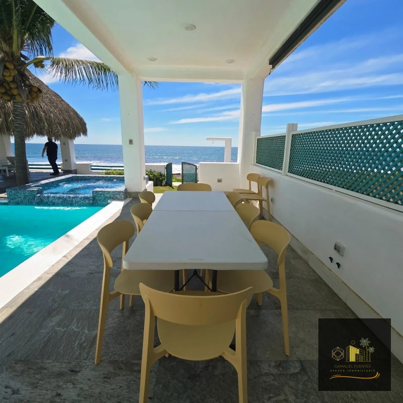 Casa De Playa en Venta Frente al mar en Monterrico - 11