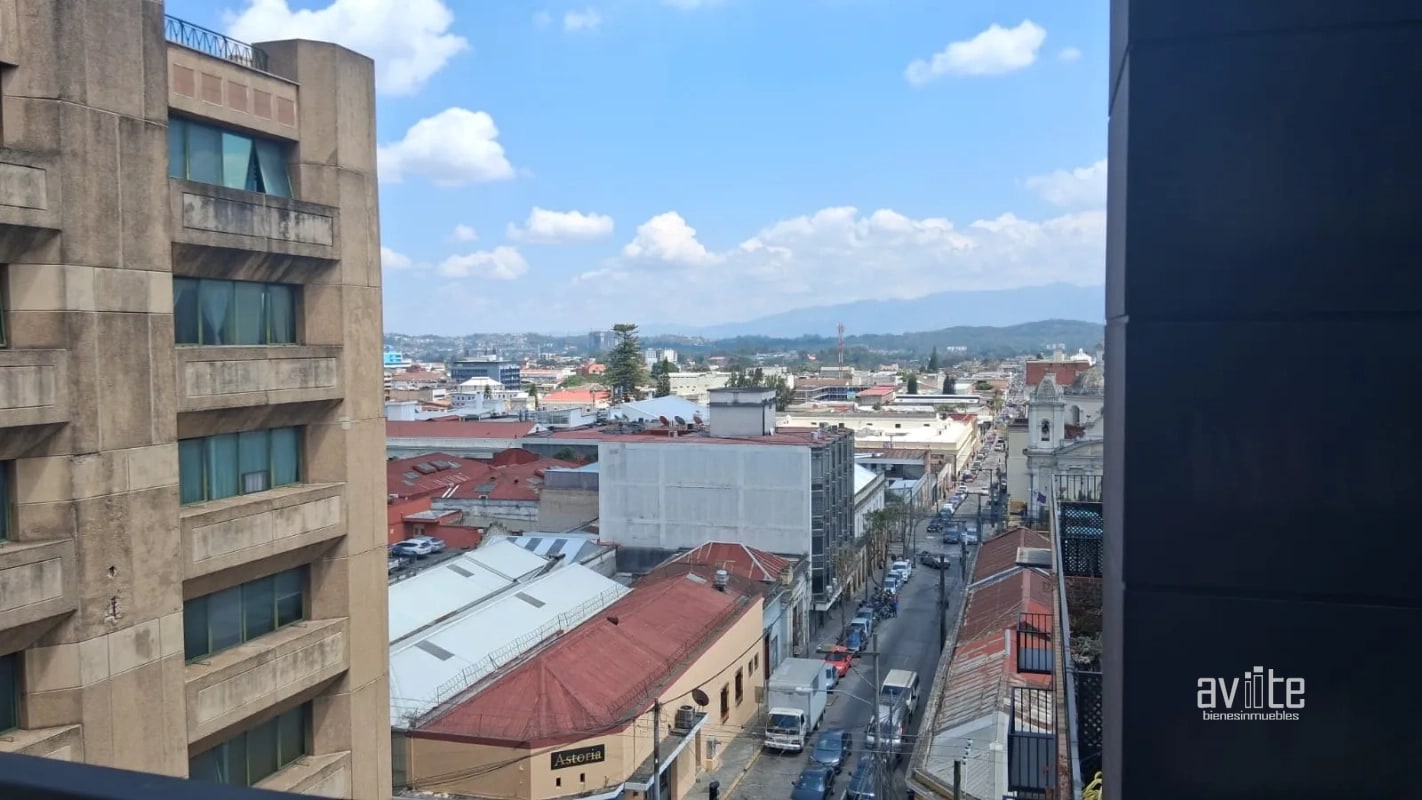 CENTRO VIVO, Zona 1. Apartamento amplio $135,000 - 2