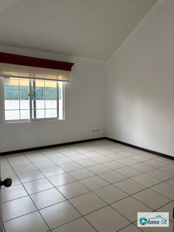 CASA EN RENTA, KM 20.5 CARRETERA A FRAIJANES. — Casa en Alquiler en Carretera a El Salvador, Guatemala, Ciudad — foto 1 de 14