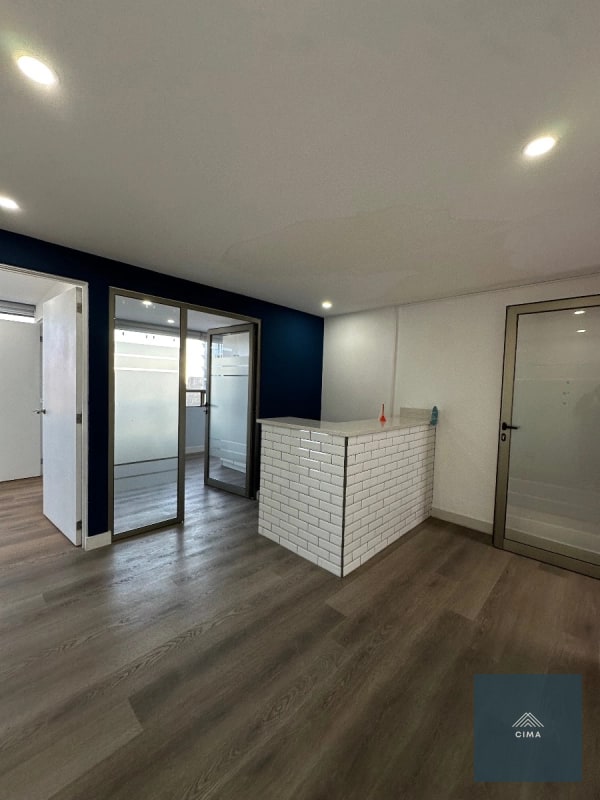 Clínica en Venta en Zona 10 | 70 m² | Edificio Santa Clara | US$90,000 - 8