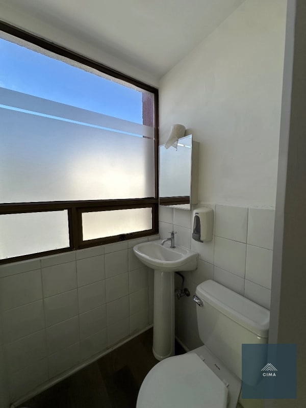 Clínica en Venta en Zona 10 | 70 m² | Edificio Santa Clara | US$90,000 - 1