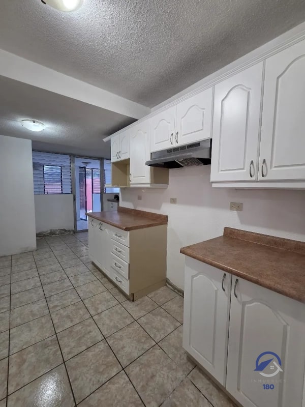 Amplio apartamento en renta en Balcones de Las Charcas, zona 11 - 14