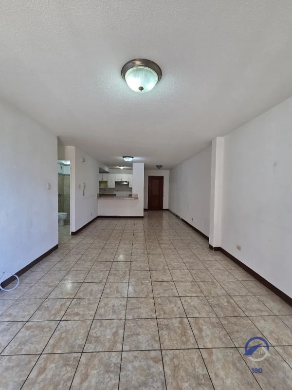 Amplio apartamento en renta en Balcones de Las Charcas, zona 11 - 13