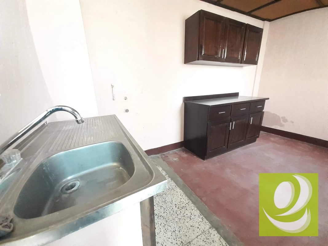 Propiedad En Venta con 4 Apartamentos Zona 3 Mixco - 1
