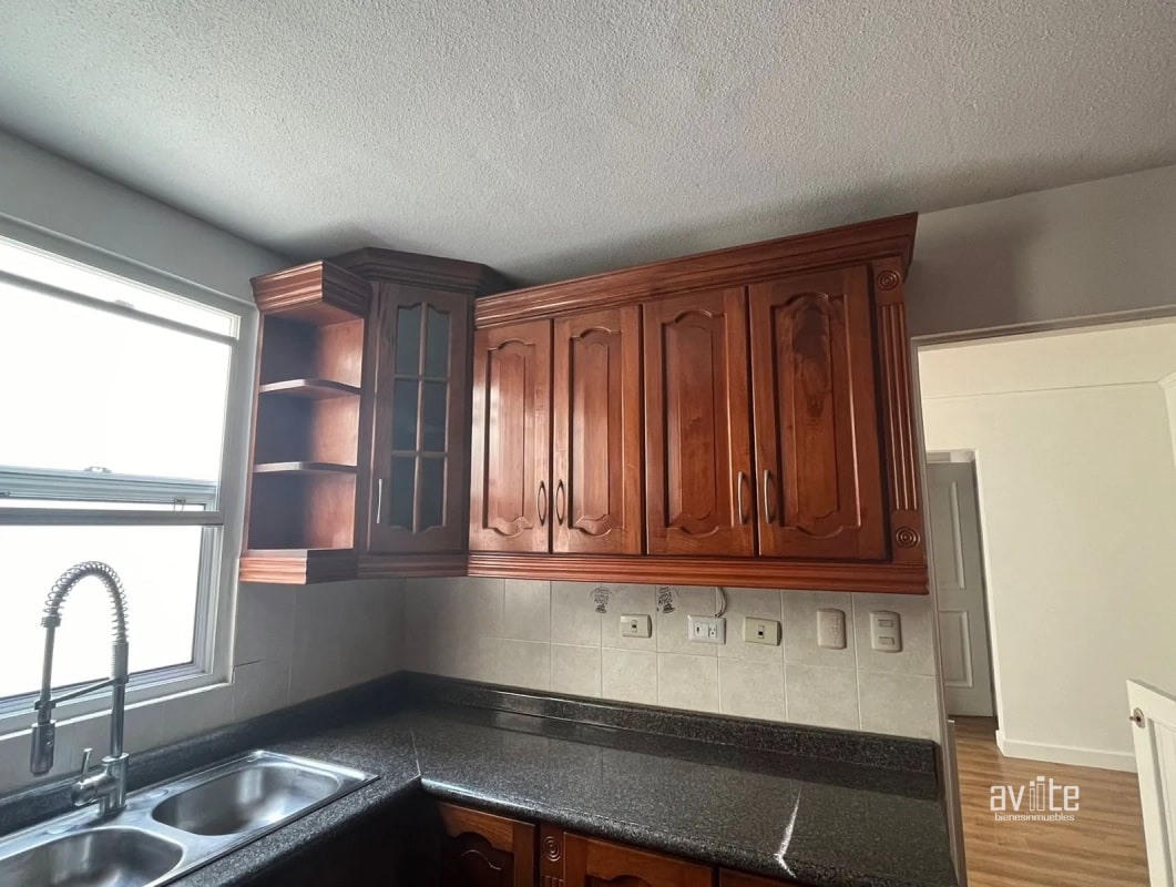 CONDADO NARANJO. Casa tipo Solana en venta, dentro de Alameda Norte $425,000 - 4
