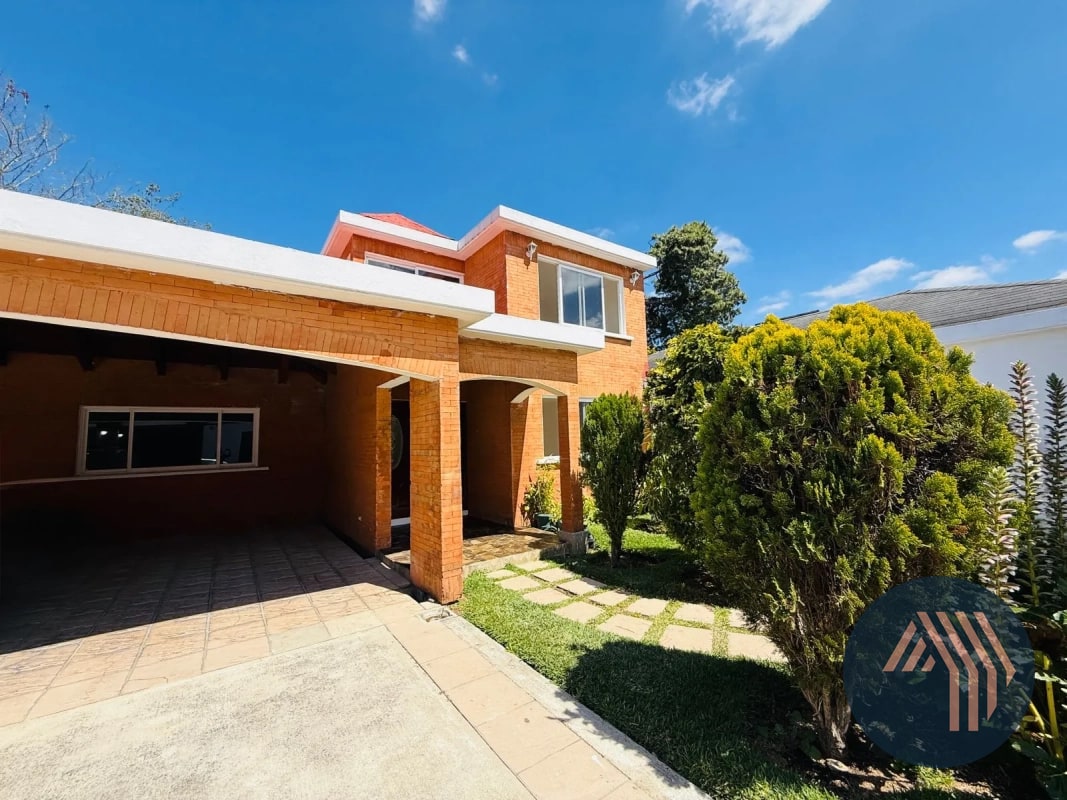 VENTA DE HERMOSA CASA - SAN ANTONIO, KM 16.5 CES - 17