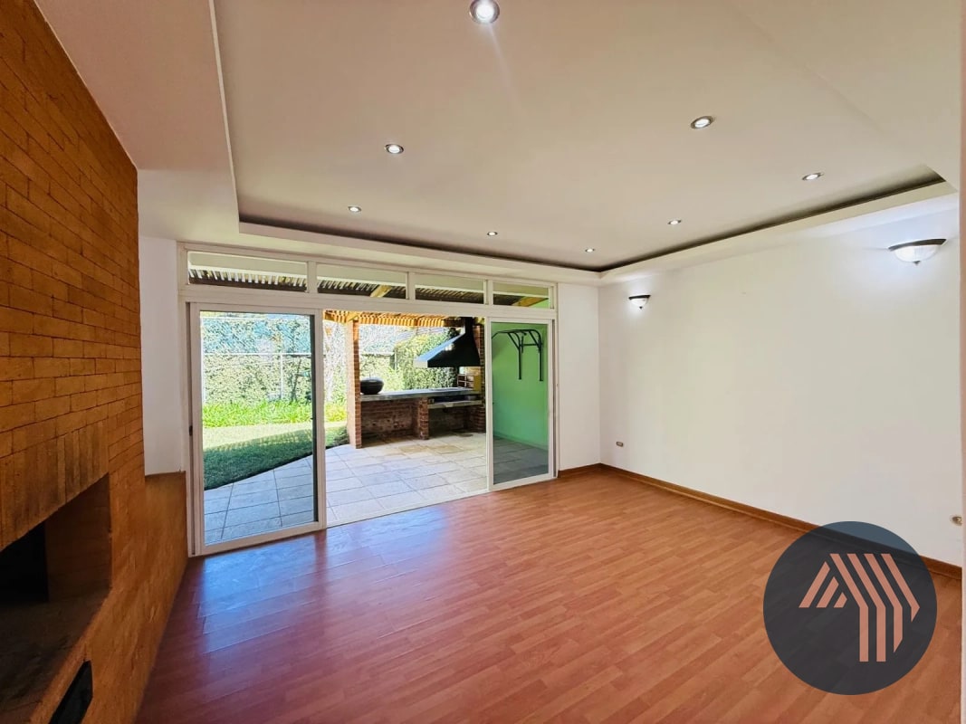 VENTA DE HERMOSA CASA - SAN ANTONIO, KM 16.5 CES - 5
