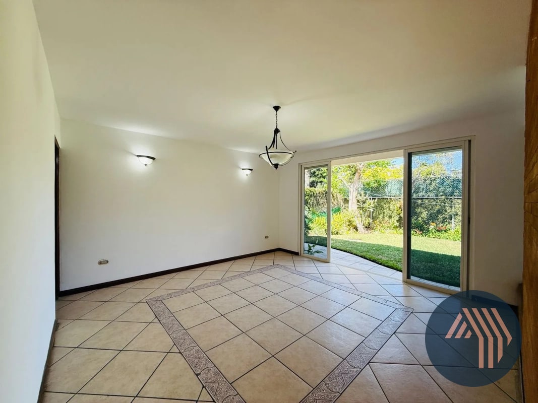 VENTA DE HERMOSA CASA - SAN ANTONIO, KM 16.5 CES - 6