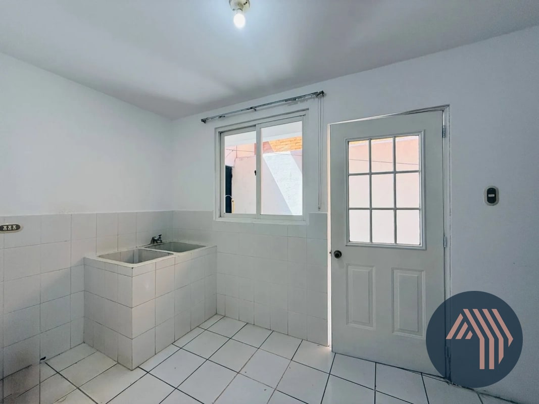 VENTA DE HERMOSA CASA - SAN ANTONIO, KM 16.5 CES - 8