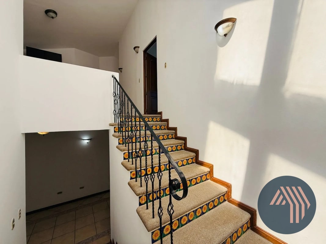 VENTA DE HERMOSA CASA - SAN ANTONIO, KM 16.5 CES - 15