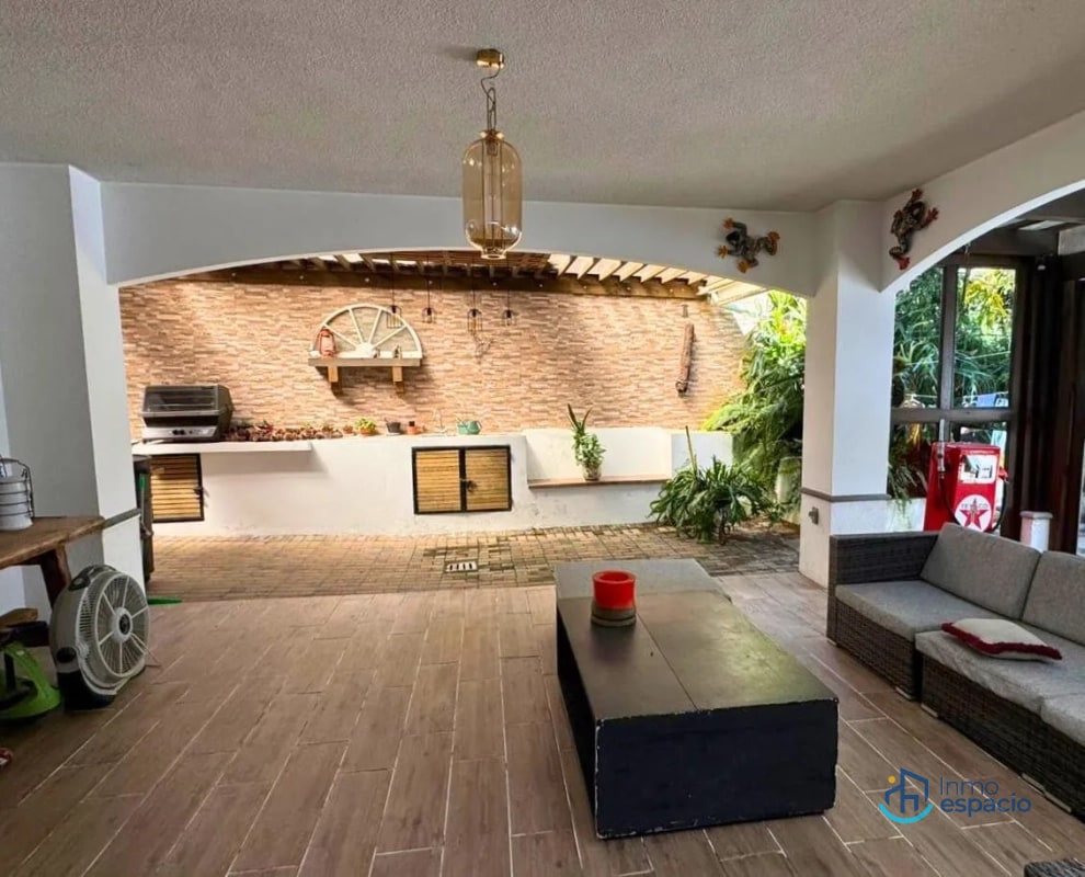 Casa en Venta – La Fontana 2 | Carretera a El Salvador Km. 25.5 - 8