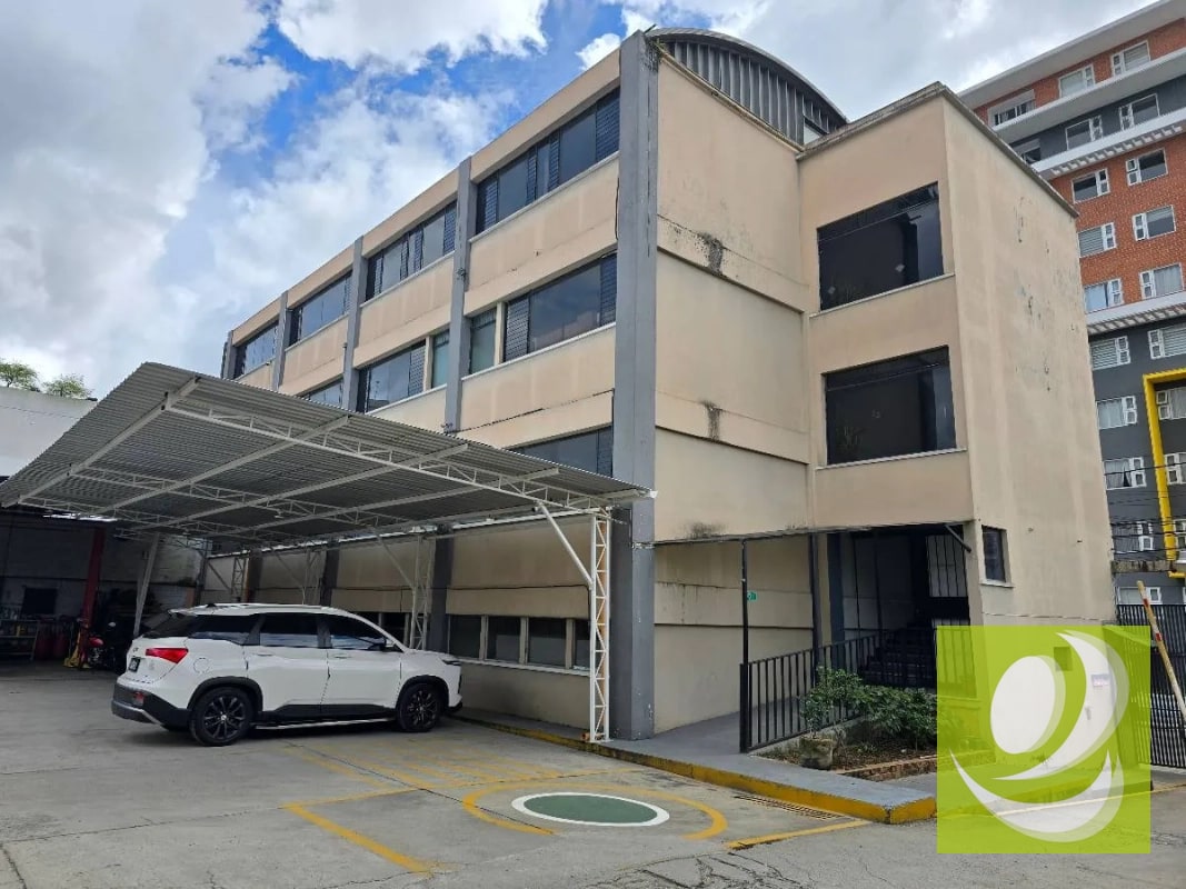 En Alquiler oficina en zona 11 - 3