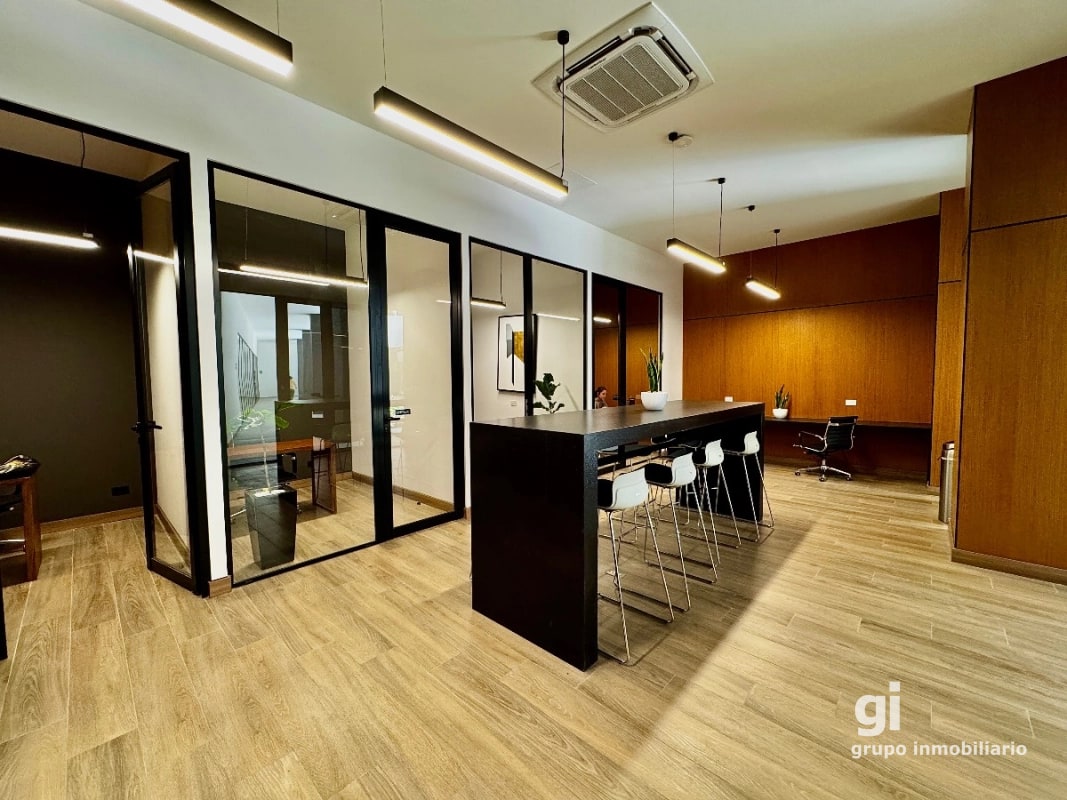 Apartamento en venta para amantes de las vistas y los aviones - 1