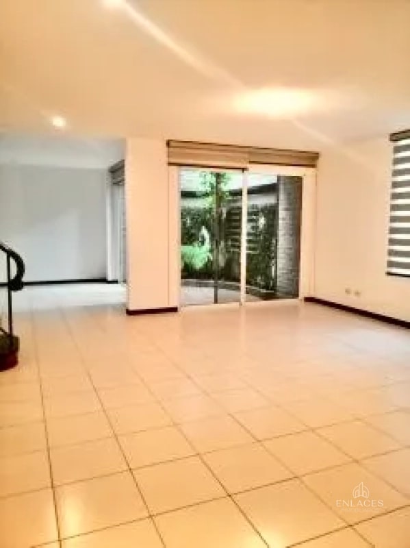 Zona 10 • Casa en Renta • Condominio Reina Sofía - 13