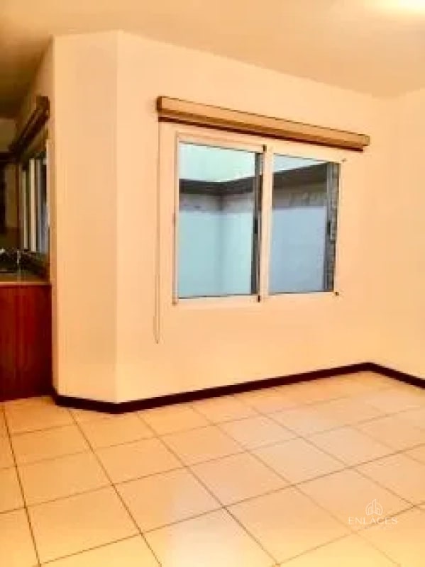 Zona 10 • Casa en Renta • Condominio Reina Sofía - 10