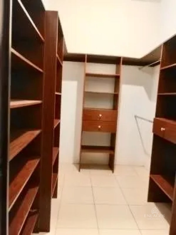 Zona 10 • Casa en Renta • Condominio Reina Sofía - 8